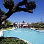 Park Oasi فندق زامبروني